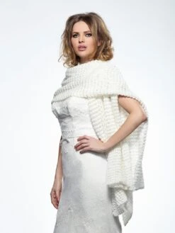 Poirier Gebreide Stola Ivoor S 168 Zilver Pailletten 7 Poirier Gebreide Stola Ivoor S 168 Zilver Pailletten -Poirier Winkel S168 002 02