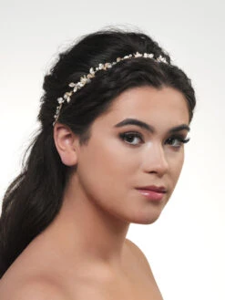 Poirier Haarsieraad Met Parels Kristallen Strass En Bloemetjes BB 8581 8 Poirier Haarsieraad Met Parels Kristallen Strass En Bloemetjes BB 8581 -Poirier Winkel bb 8581 haarsieraad poirier 1